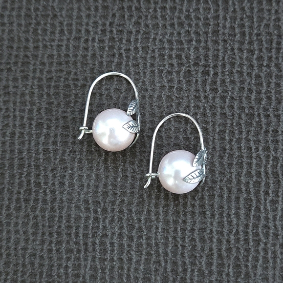 Annika Witt Pink🩷 Pearl And Leaves🍃 Earrings - Picture 4 of 16